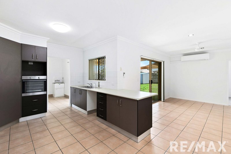 Photo - 3 Protector Way, Eli Waters QLD 4655 - Image 10