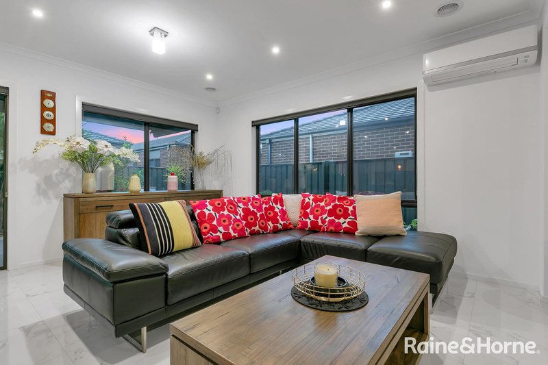 Photo - 3 Pymble Terrace, Truganina VIC 3029 - Image 13