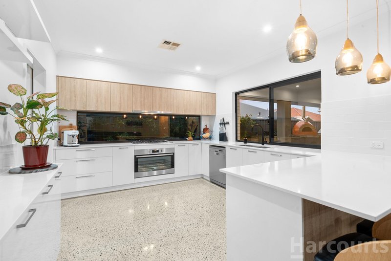 Photo - 3 Quandong Parkway, Halls Head WA 6210 - Image 7