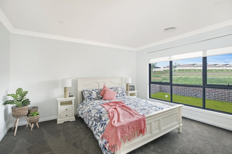 Photo - 3 Quiberon Way, Goulburn NSW 2580 - Image 8