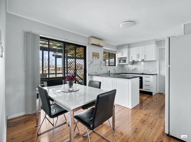 Photo - 3 Raftery Street, Centenary Heights QLD 4350 - Image 3