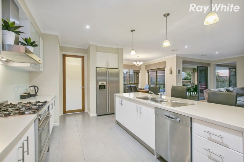 Photo - 3 Ramsay Close, Pakenham VIC 3810 - Image 5