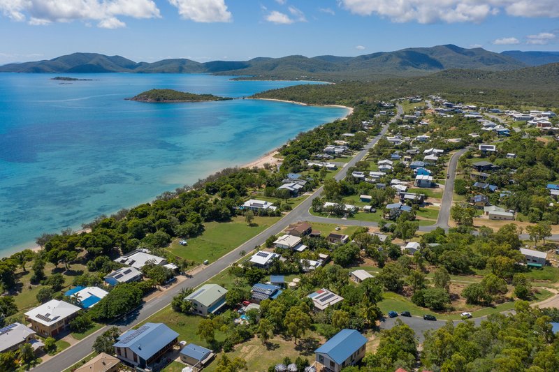 Photo - 3 Rattray Avenue, Hideaway Bay QLD 4800 - Image 4