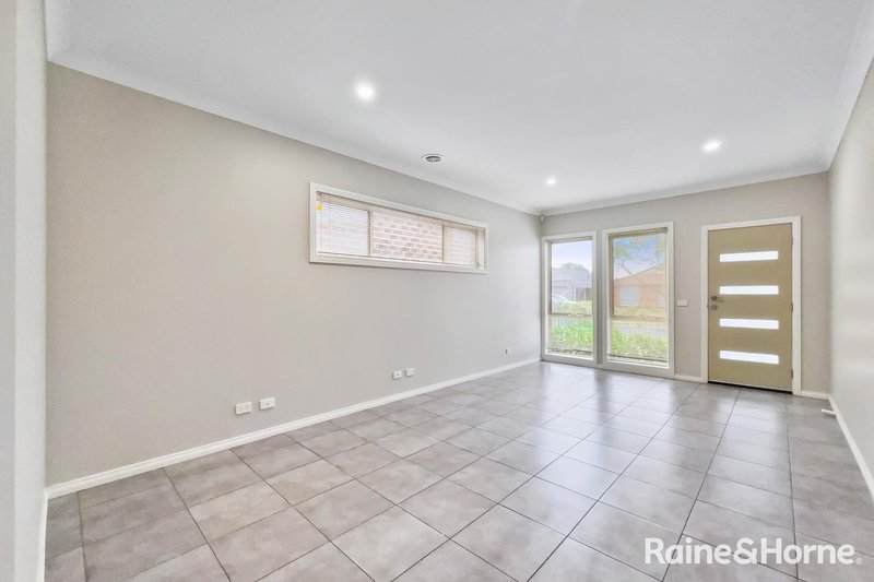 Photo - 3 Rattray Court, Altona Meadows VIC 3028 - Image 2