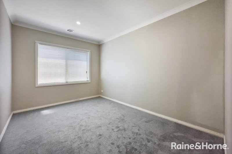 Photo - 3 Rattray Court, Altona Meadows VIC 3028 - Image 5