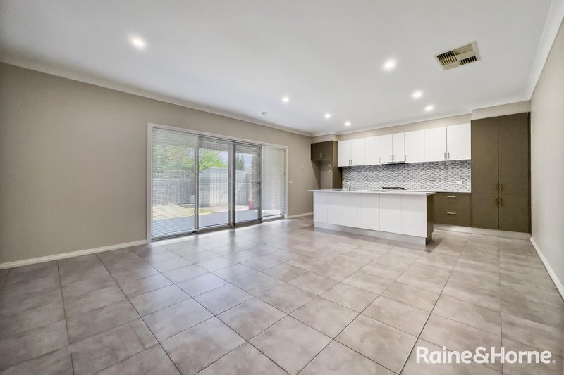 Photo - 3 Rattray Court, Altona Meadows VIC 3028 - Image 8