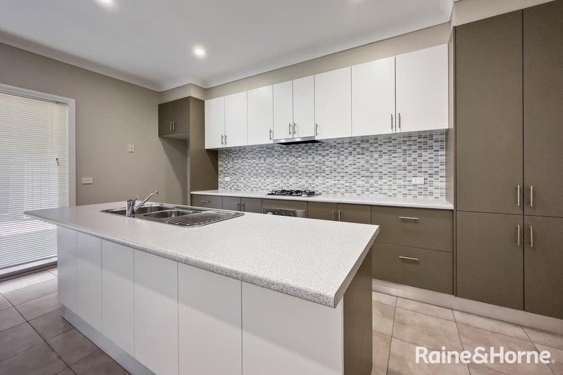 Photo - 3 Rattray Court, Altona Meadows VIC 3028 - Image 9