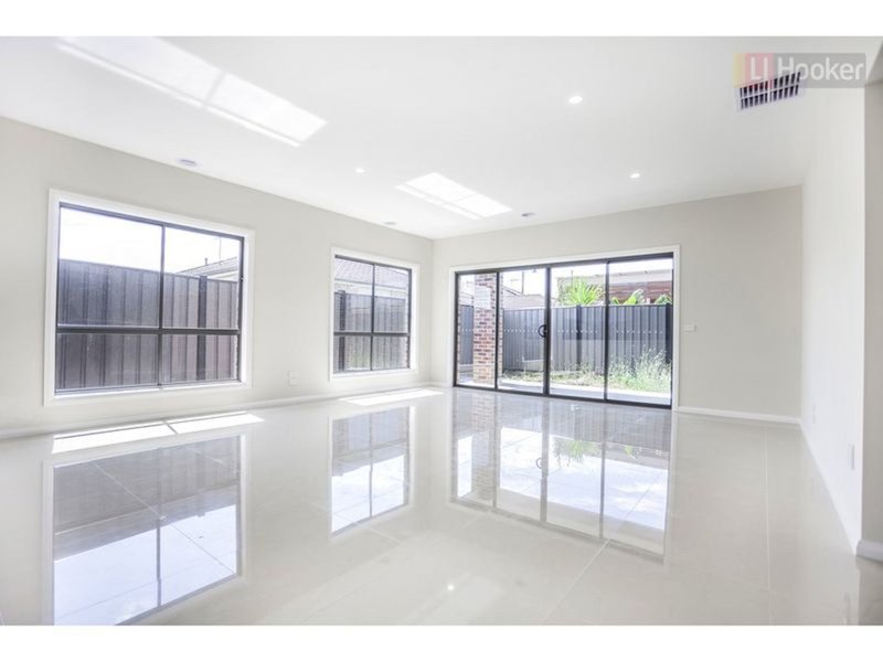 Photo - 3 Redheugh Street, Craigieburn VIC 3064 - Image 2