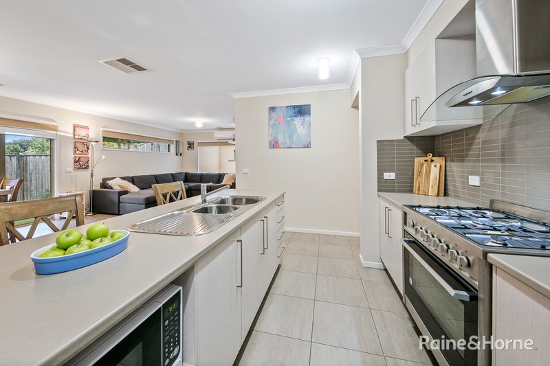 Photo - 3 Retreat Crescent, Sunbury VIC 3429 - Image 5