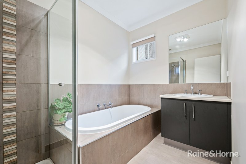 Photo - 3 Retreat Crescent, Sunbury VIC 3429 - Image 14