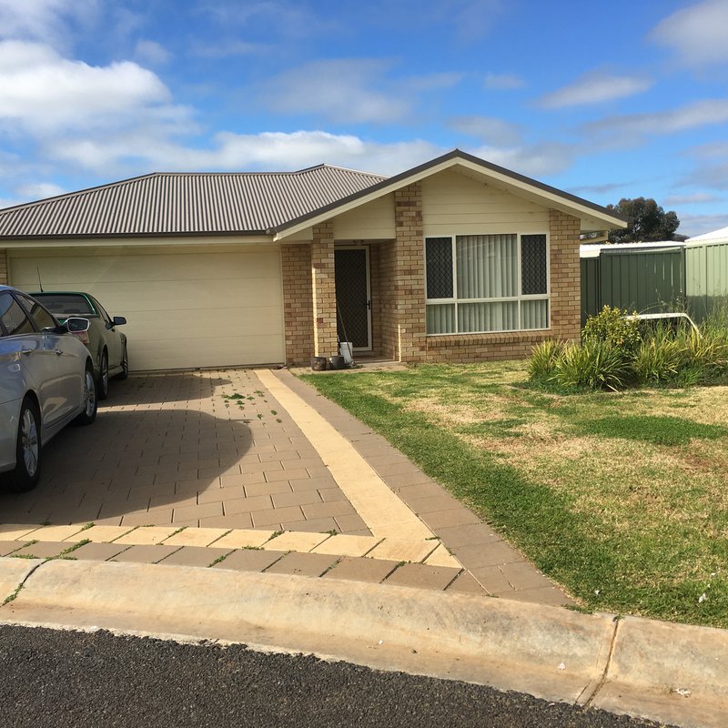 3 Rex Aubrey Place, Parkes NSW 2870