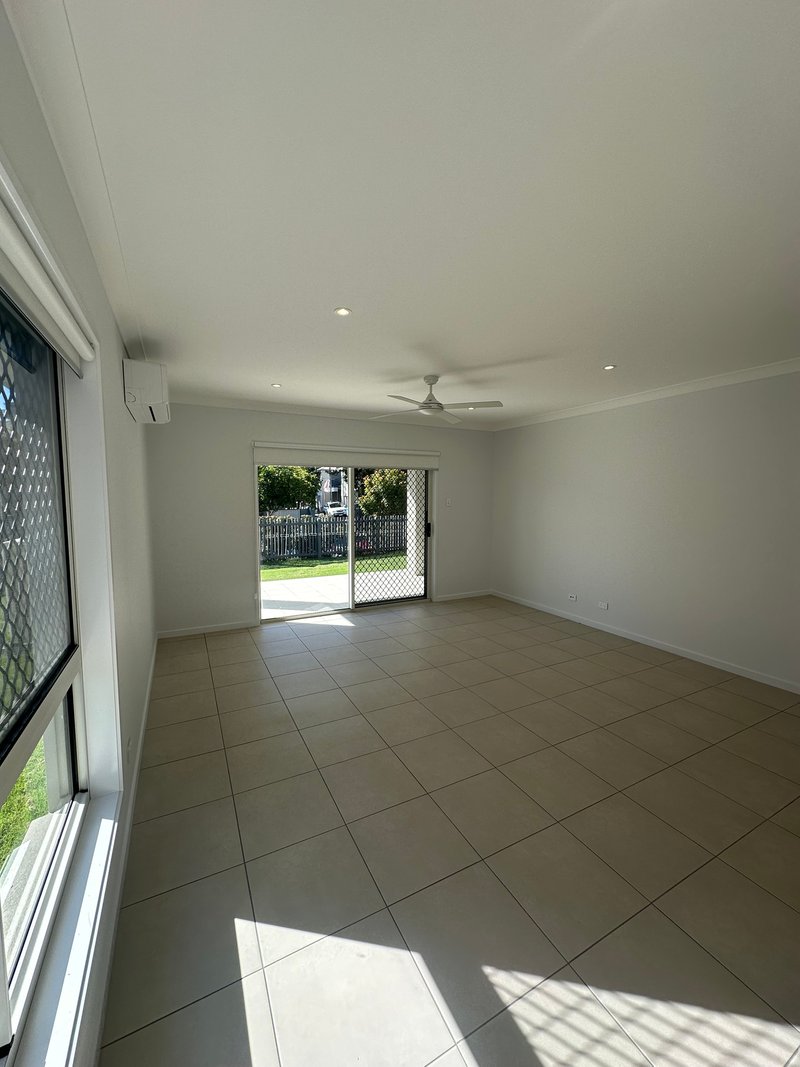 Photo - 3 Riverina Court, Nerang QLD 4211 - Image 7