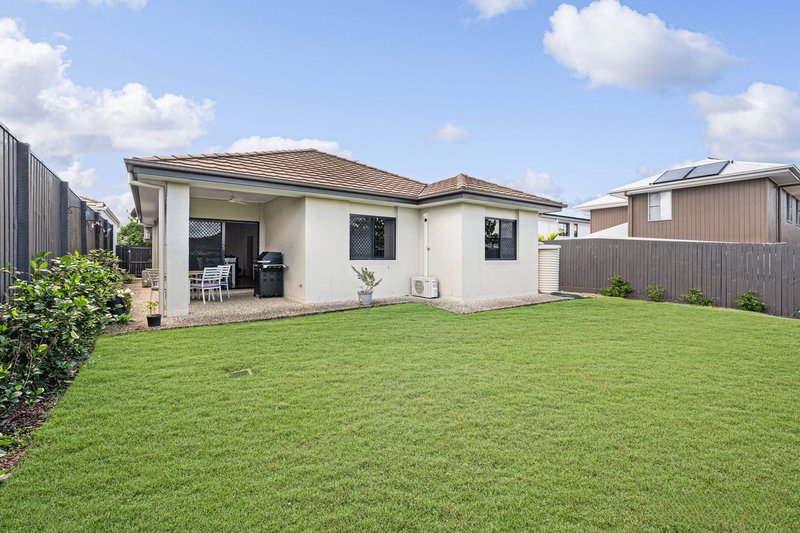 Photo - 3 Riviera Crescent, North Lakes QLD 4509 - Image 12