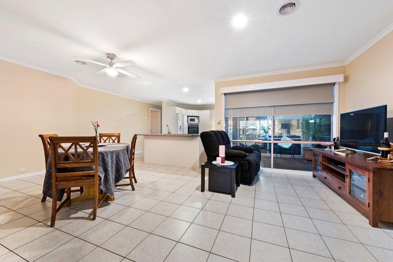 Photo - 3 Rochelle Court, Aspendale Gardens VIC 3195 - Image 5