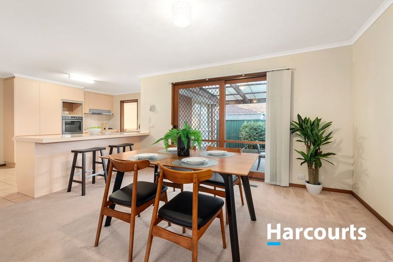 Photo - 3 Rochelle Court, Wantirna South VIC 3152 - Image 3