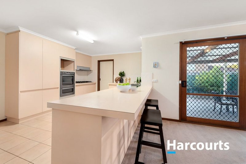 Photo - 3 Rochelle Court, Wantirna South VIC 3152 - Image 4