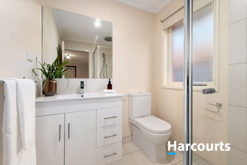 Photo - 3 Rochelle Court, Wantirna South VIC 3152 - Image 7