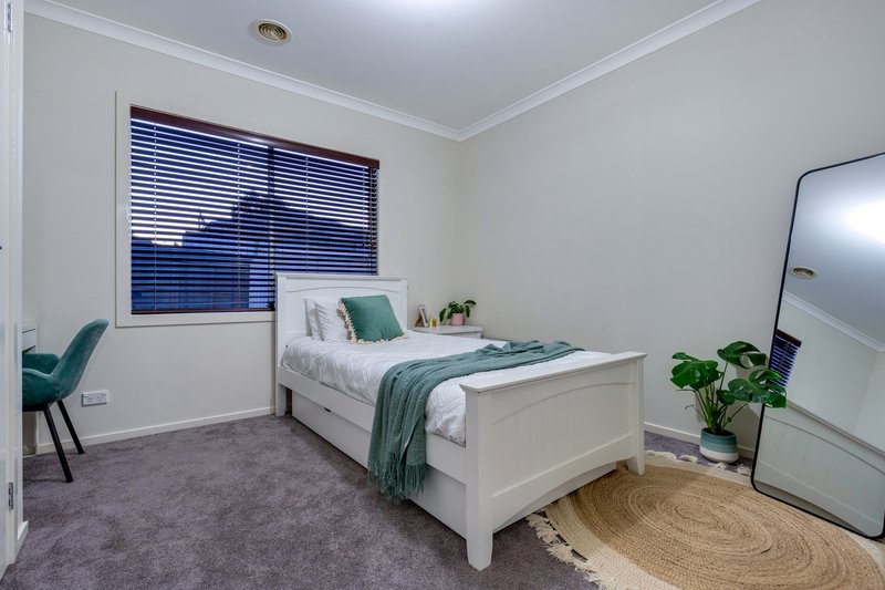 Photo - 3 Roebuck Way, Craigieburn VIC 3064 - Image 13