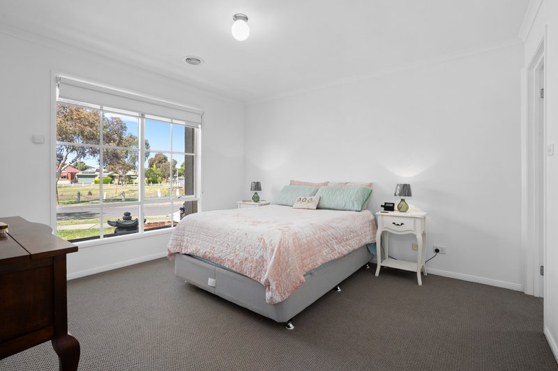 Photo - 3 Rolain Avenue, South Morang VIC 3752 - Image 5