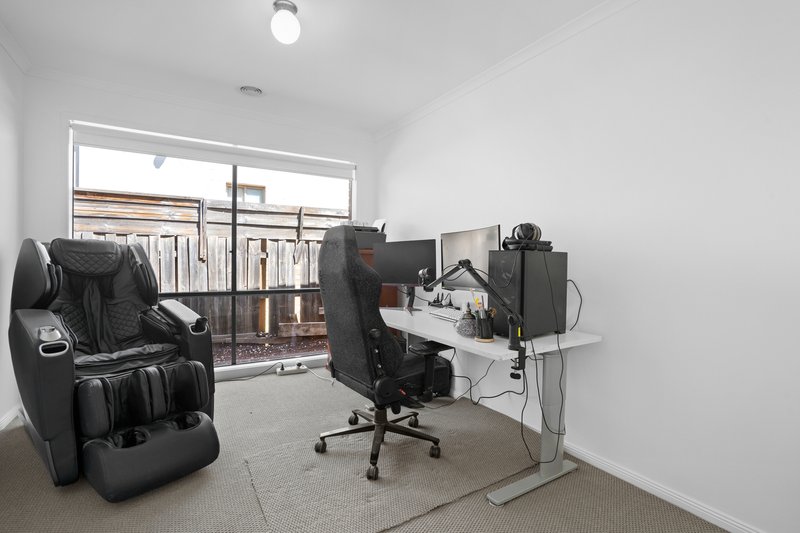 Photo - 3 Rolain Avenue, South Morang VIC 3752 - Image 7