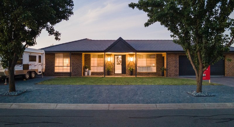 Photo - 3 Romney Crescent, Shepparton VIC 3630 - Image 2