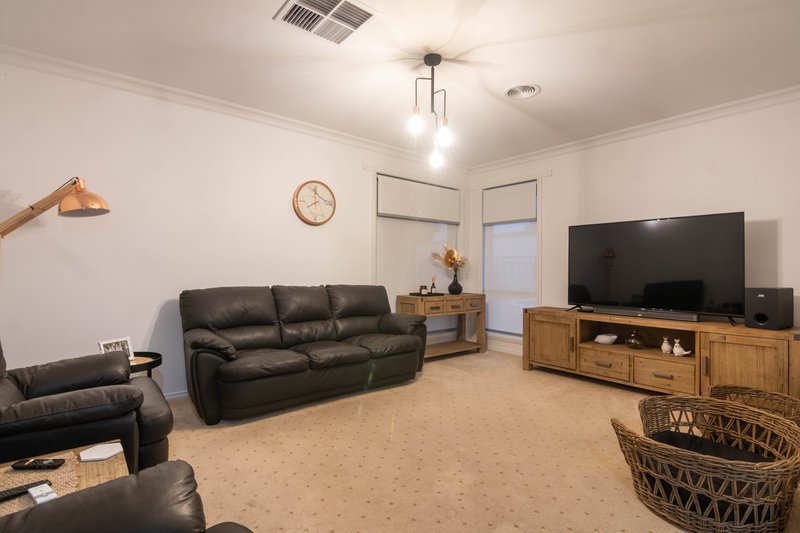 Photo - 3 Romney Crescent, Shepparton VIC 3630 - Image 10