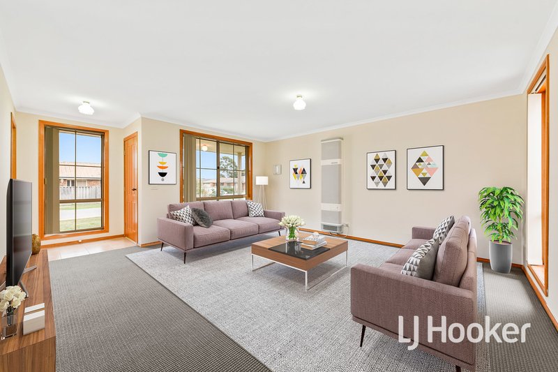 Photo - 3 Rossi Close, Pakenham VIC 3810 - Image 2