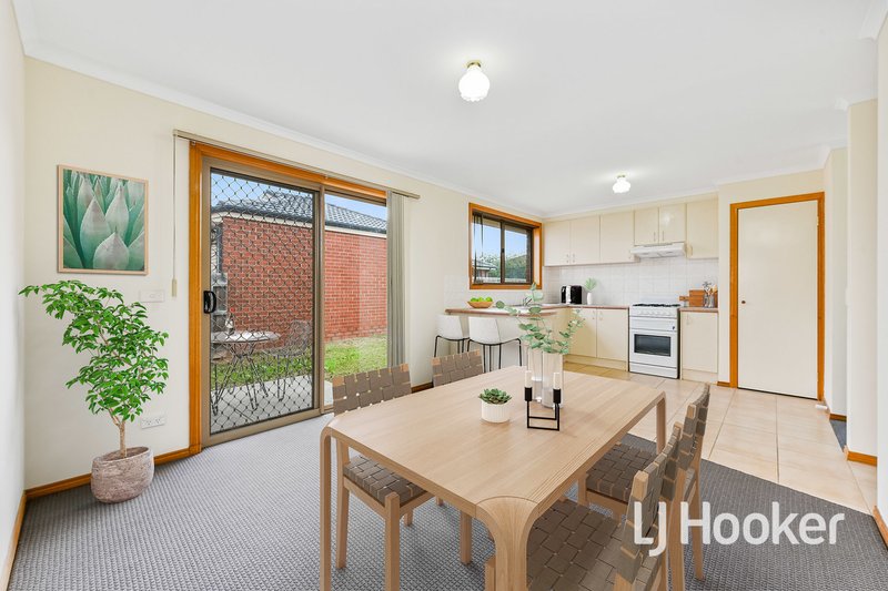 Photo - 3 Rossi Close, Pakenham VIC 3810 - Image 3