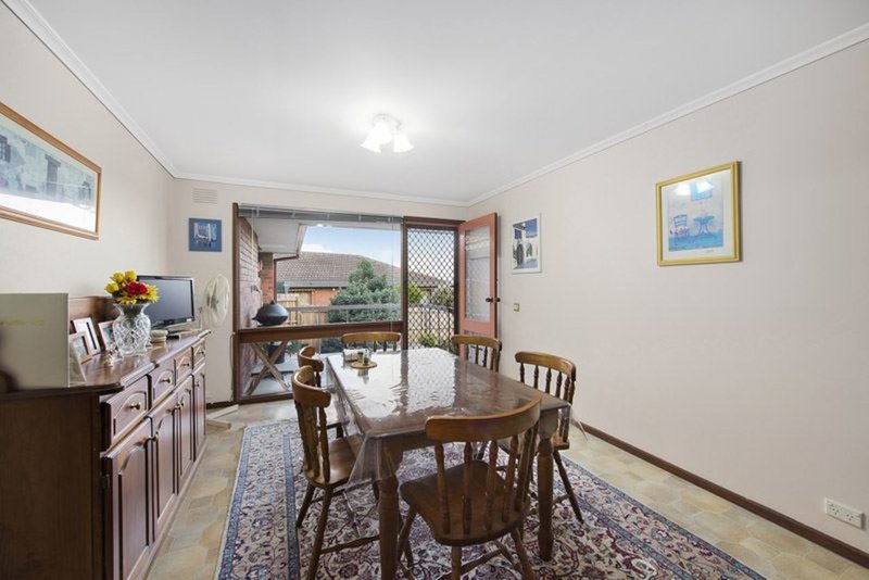 Photo - 3 Ruth Court, Glen Waverley VIC 3150 - Image 3