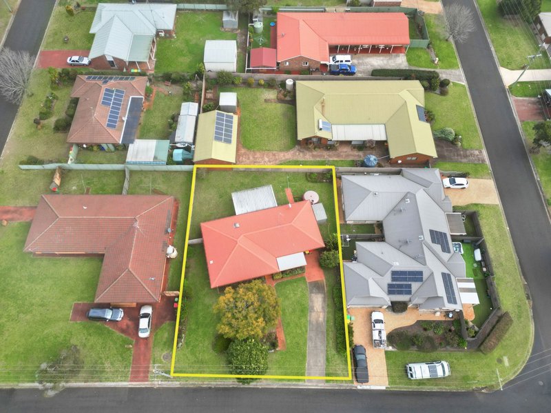 Photo - 3 Rutkin Street, Kearneys Spring QLD 4350 - Image 18