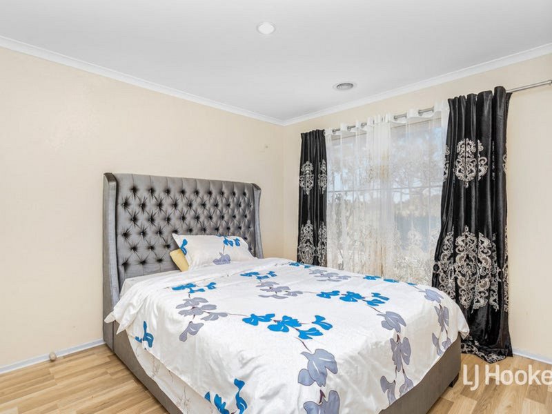 Photo - 3 Rutman Close, Werribee VIC 3030 - Image 4