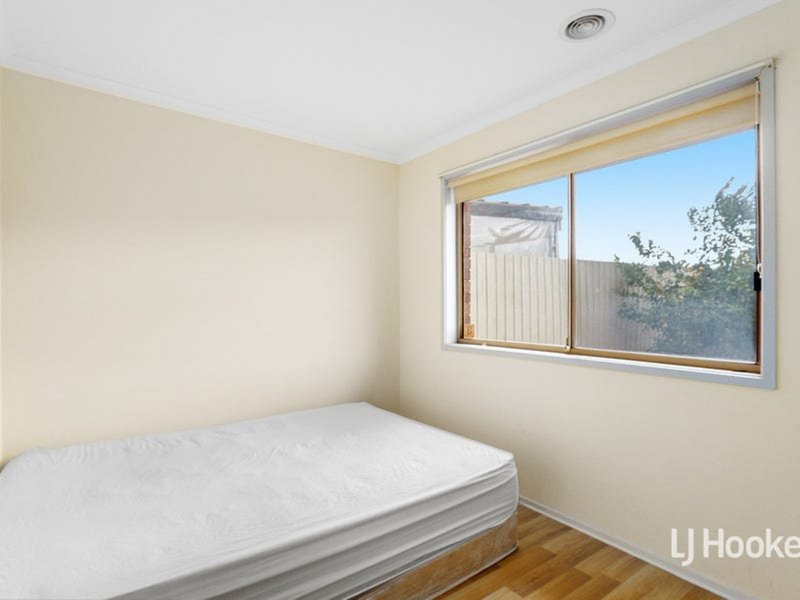 Photo - 3 Rutman Close, Werribee VIC 3030 - Image 5