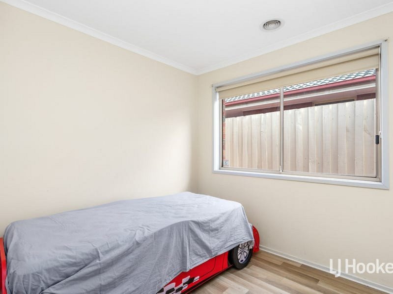 Photo - 3 Rutman Close, Werribee VIC 3030 - Image 6