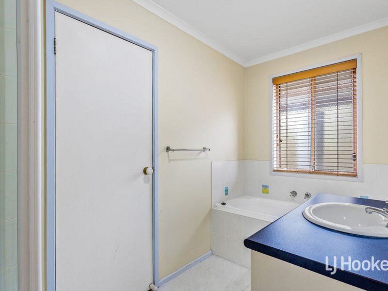 Photo - 3 Rutman Close, Werribee VIC 3030 - Image 7