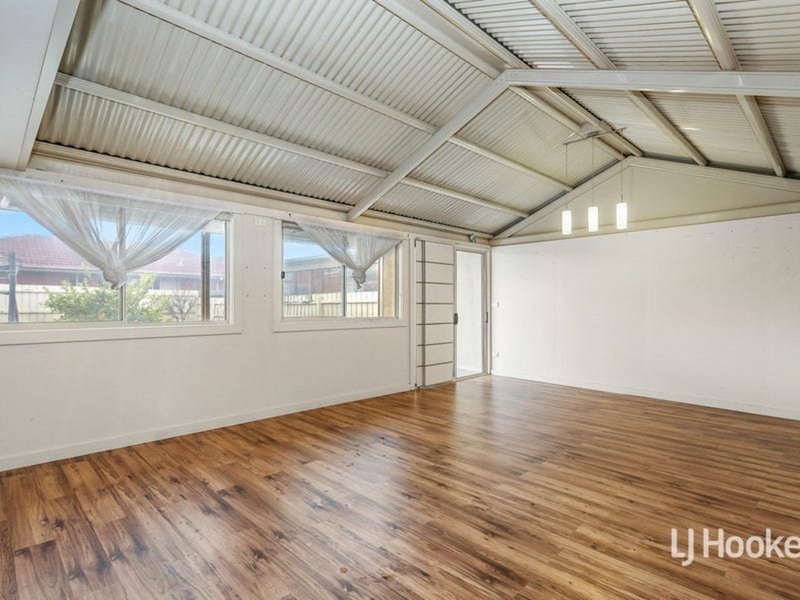 Photo - 3 Rutman Close, Werribee VIC 3030 - Image 9