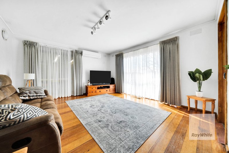 Photo - 3 Rylandes Drive, Gladstone Park VIC 3043 - Image 6