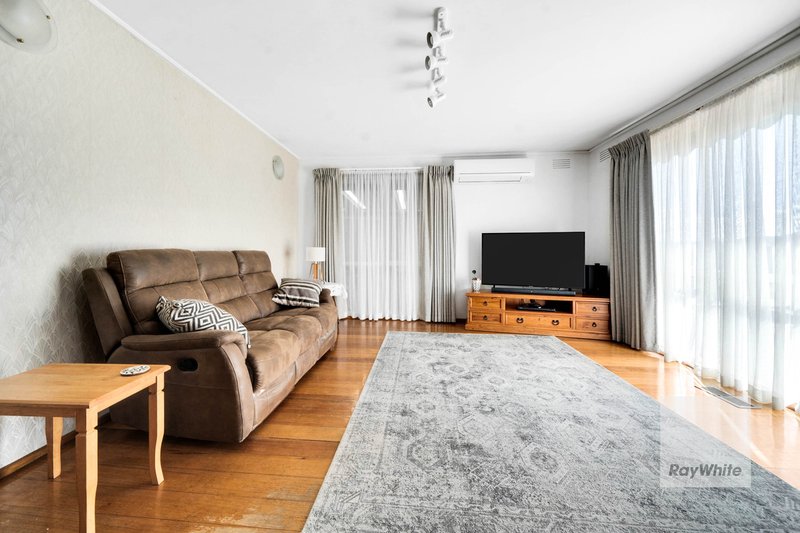 Photo - 3 Rylandes Drive, Gladstone Park VIC 3043 - Image 7
