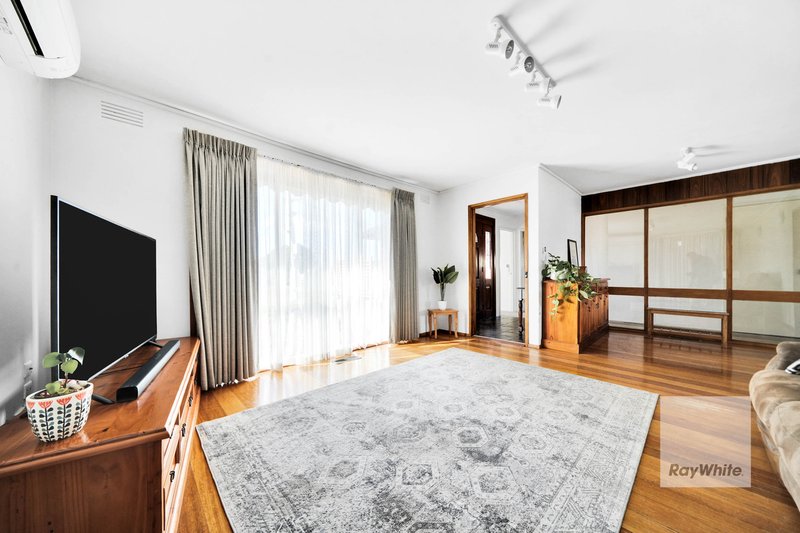 Photo - 3 Rylandes Drive, Gladstone Park VIC 3043 - Image 8