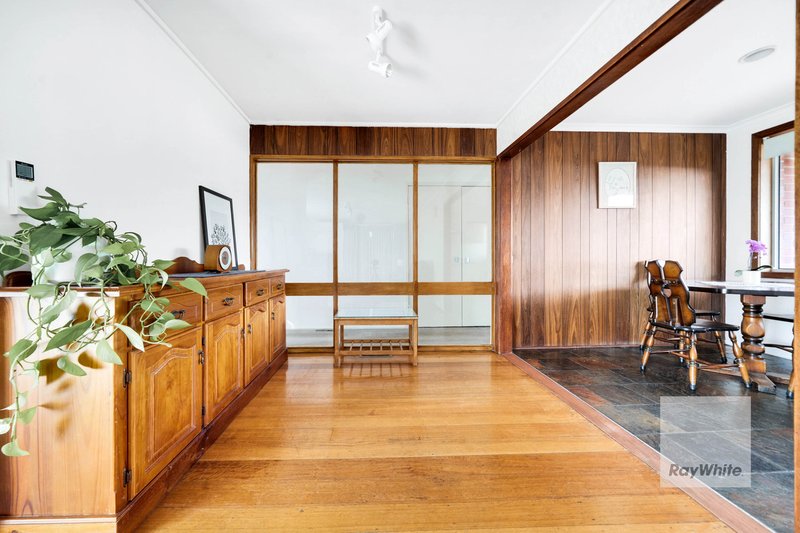Photo - 3 Rylandes Drive, Gladstone Park VIC 3043 - Image 9