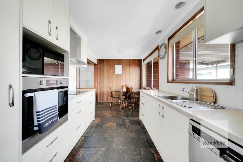 Photo - 3 Rylandes Drive, Gladstone Park VIC 3043 - Image 17