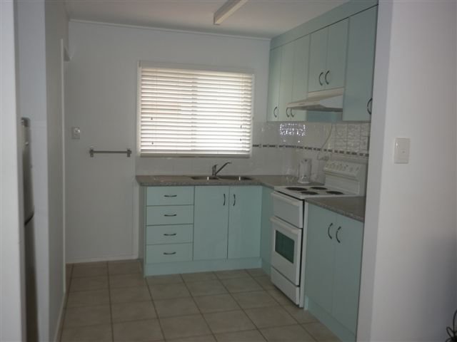 Photo - 3 Sam Street, West Gladstone QLD 4680 - Image 2