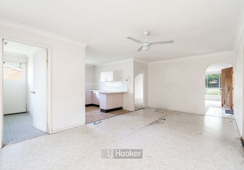 Photo - 3 Samantha Street, Boronia Heights QLD 4124 - Image 4