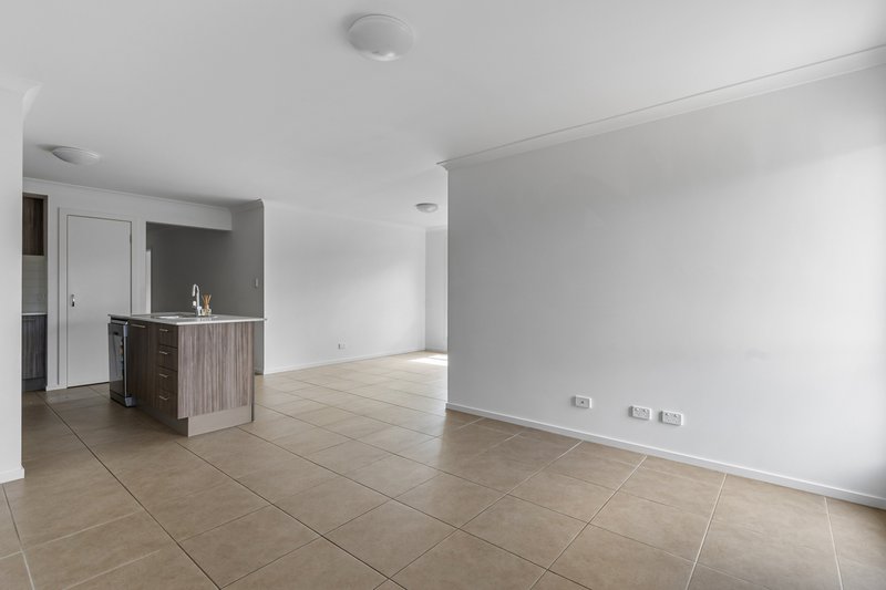 Photo - 3 Sandalwood Road, Davoren Park SA 5113 - Image 4