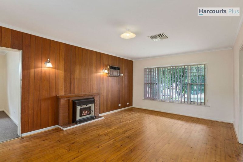 Photo - 3 Saphire Road, Morphett Vale SA 5162 - Image 4