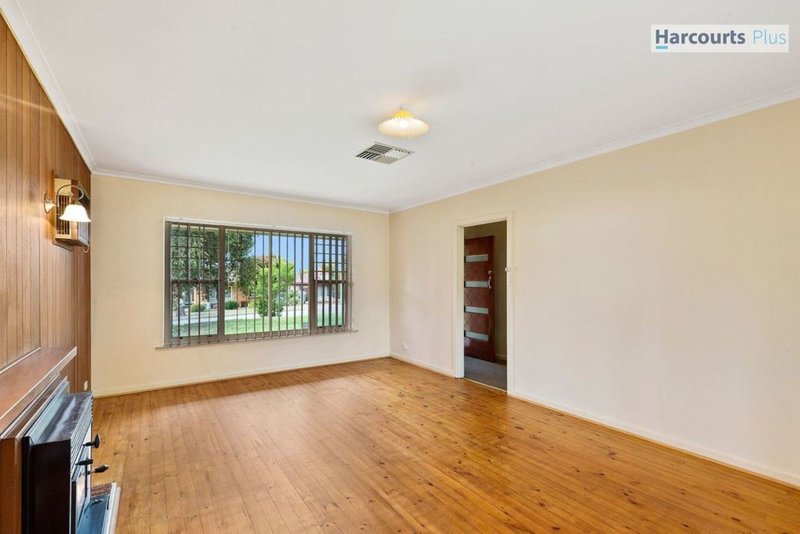 Photo - 3 Saphire Road, Morphett Vale SA 5162 - Image 5