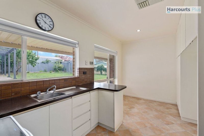 Photo - 3 Saphire Road, Morphett Vale SA 5162 - Image 6