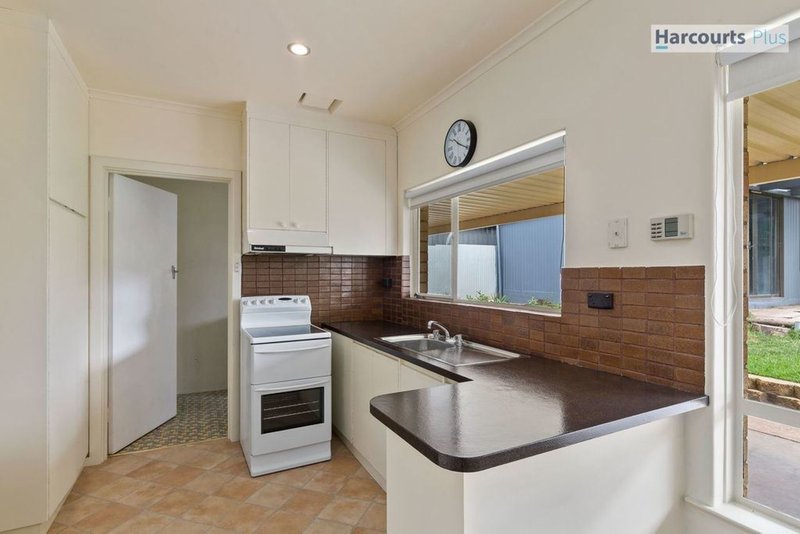 Photo - 3 Saphire Road, Morphett Vale SA 5162 - Image 7