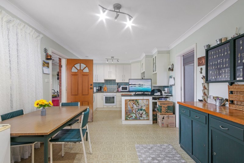 Photo - 3 Saric Avenue, Georges Hall NSW 2198 - Image 3