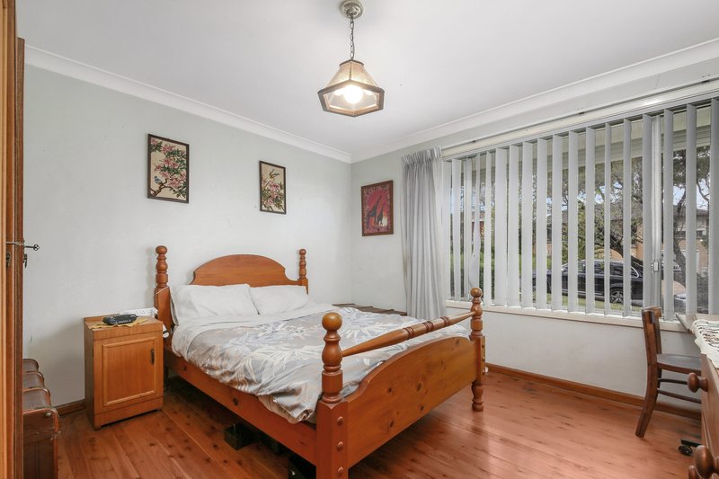 Photo - 3 Saric Avenue, Georges Hall NSW 2198 - Image 5