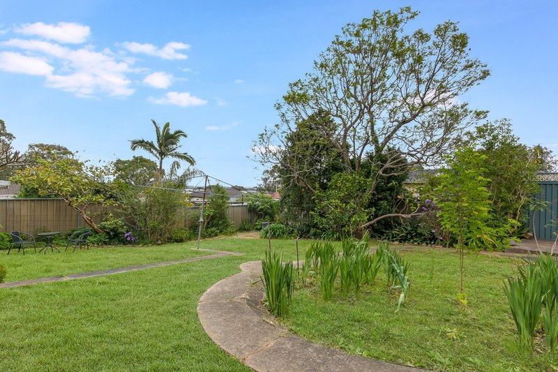 Photo - 3 Saric Avenue, Georges Hall NSW 2198 - Image 9